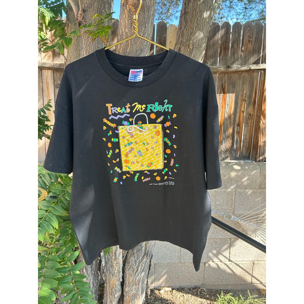 Vintage 90s Single Stitch Halloween “Treat Me Right” Tshirt with candy pocket